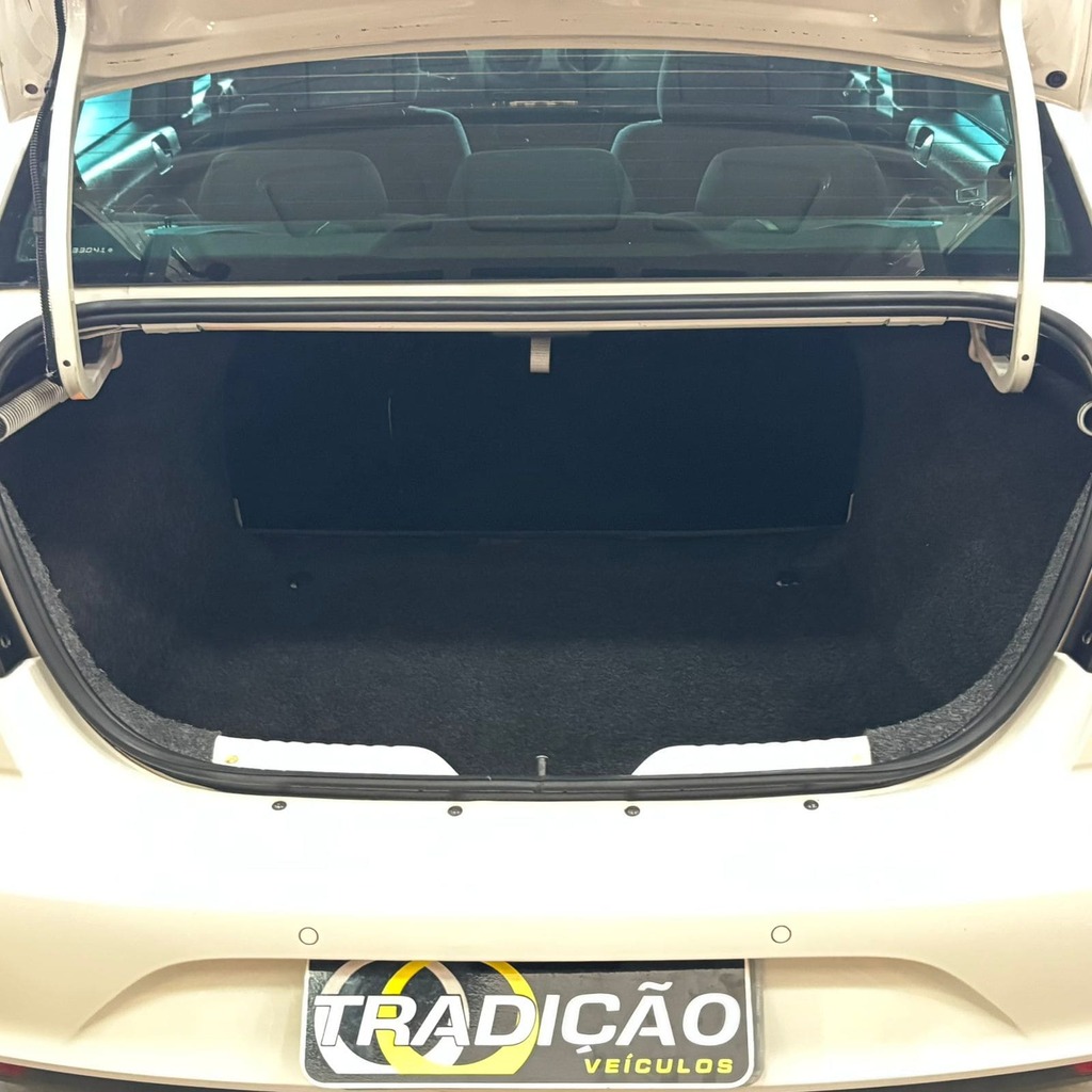 Volkswagen Voyage Highline 1.6 Flex Manual 4P (Impecável – Completo)