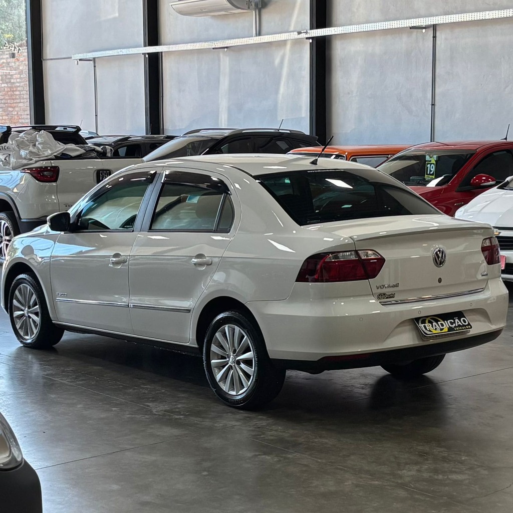 Volkswagen Voyage Highline 1.6 Flex Manual 4P (Impecável – Completo)