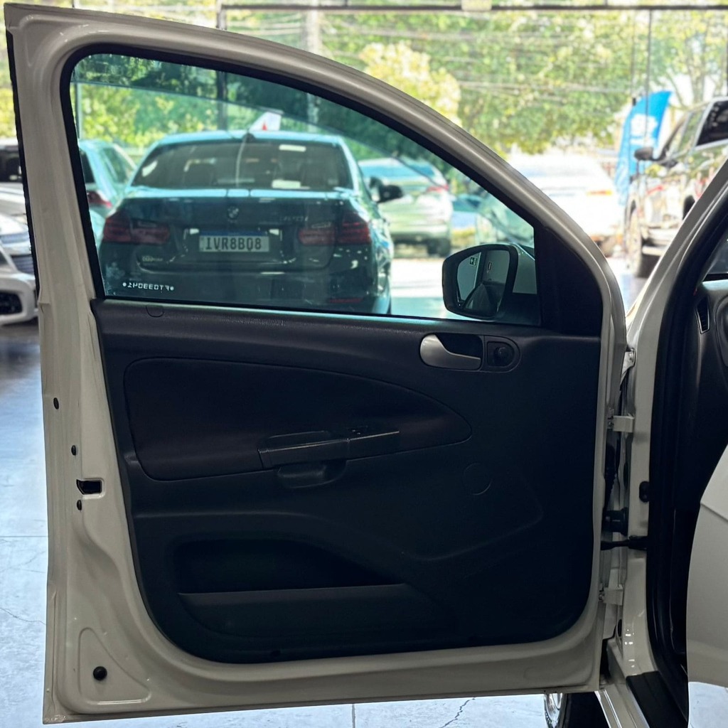 Volkswagen Voyage Highline 1.6 Flex Manual 4P (Impecável – Completo)