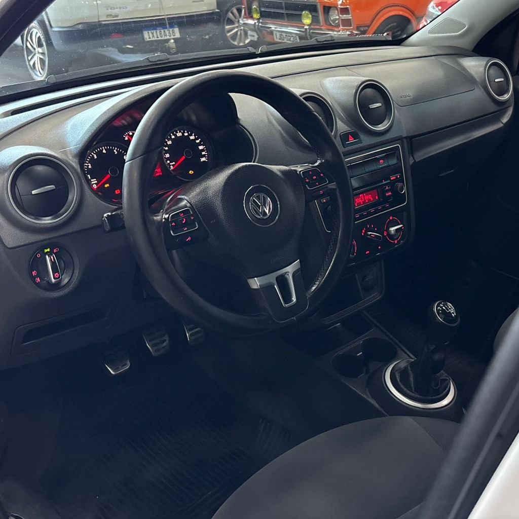 Volkswagen Voyage Highline 1.6 Flex Manual 4P (Impecável – Completo)