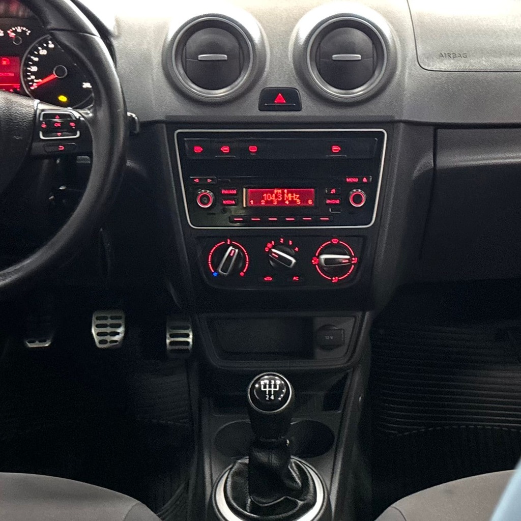 Volkswagen Voyage Highline 1.6 Flex Manual 4P (Impecável – Completo)