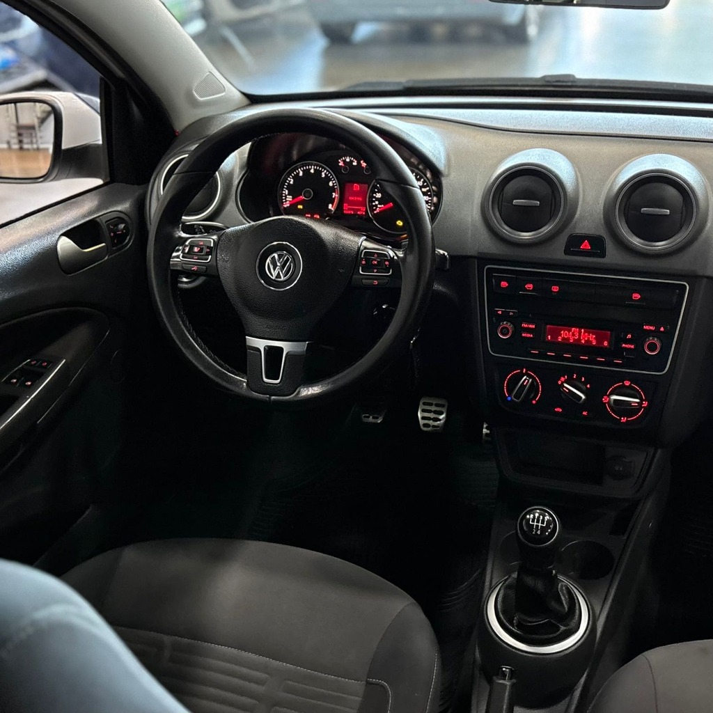 Volkswagen Voyage Highline 1.6 Flex Manual 4P (Impecável – Completo)