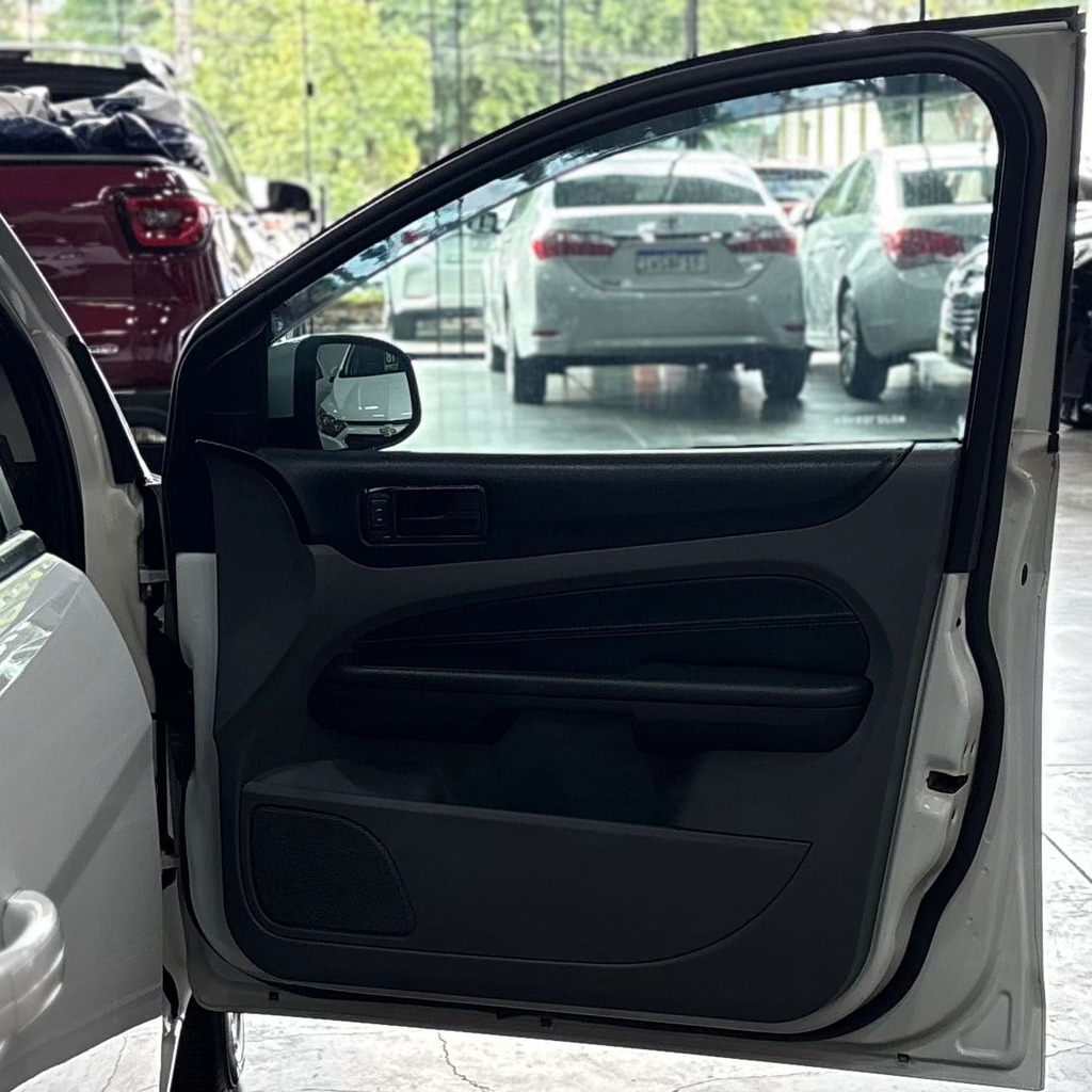 Ford Focus Hatch Glx 1.6 Flex 5M (Manual – Impecável – Interna em Couro)