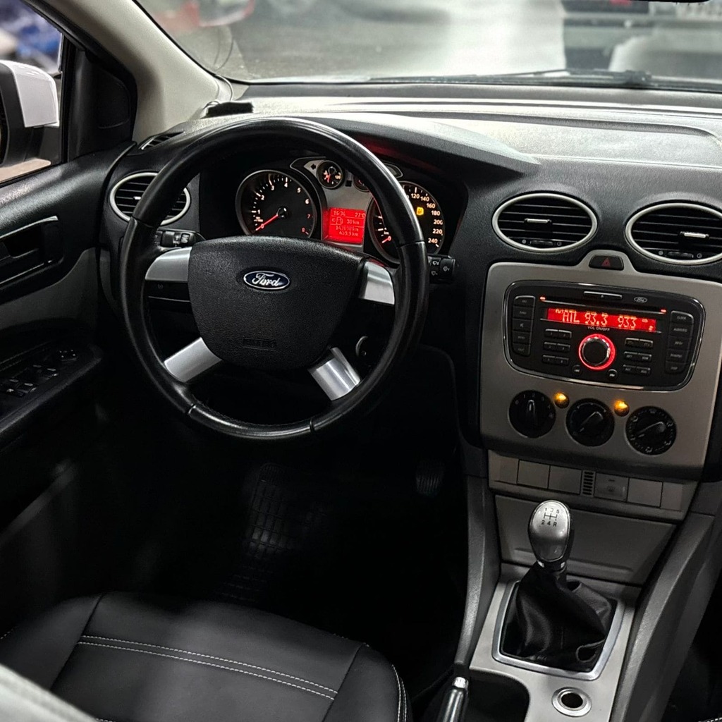 Ford Focus Hatch Glx 1.6 Flex 5M (Manual – Impecável – Interna em Couro)