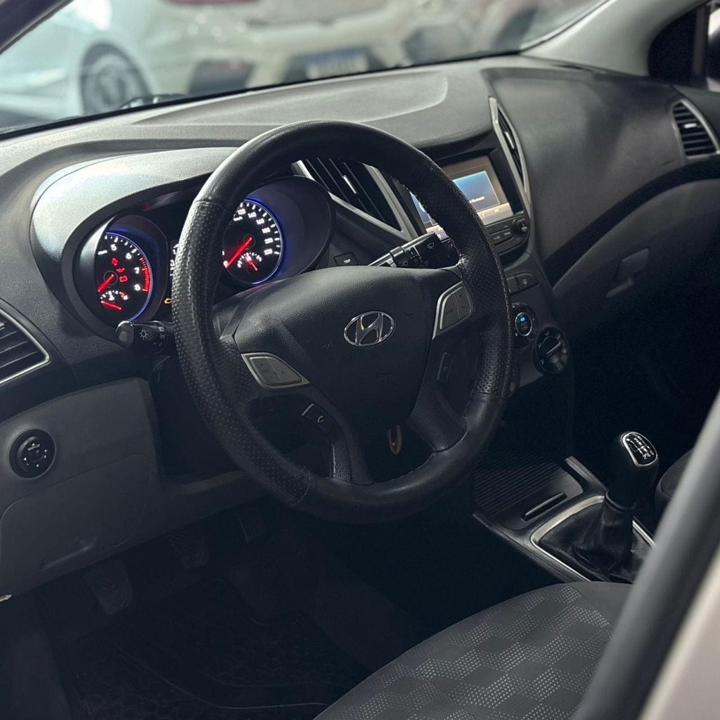 Hyundai Hb20s Comfort Plus 1.6 Flex 4P 6M (Impecável – Manual – Completo)