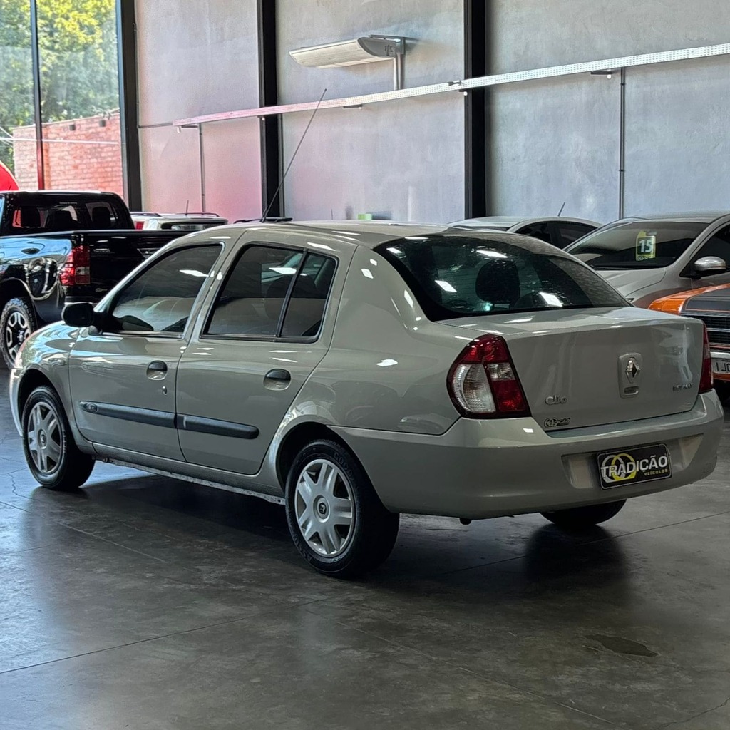 Renault Clio Sedan Expression 1.6 Flex (Impecável – Completo)