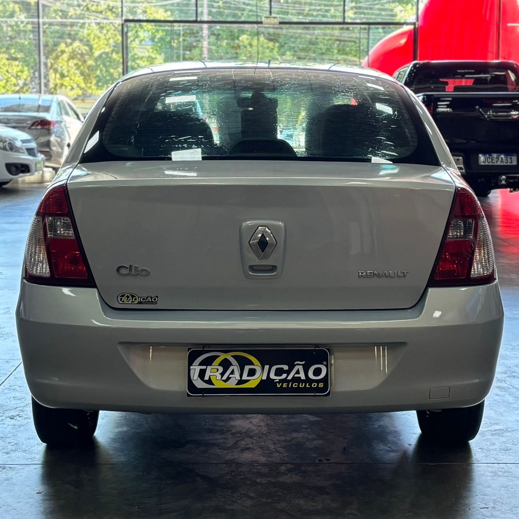 Renault Clio Sedan Expression 1.6 Flex (Impecável – Completo)
