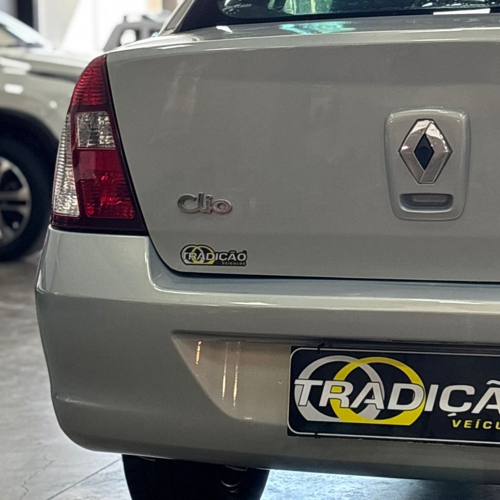 Renault Clio Sedan Expression 1.6 Flex (Impecável – Completo)