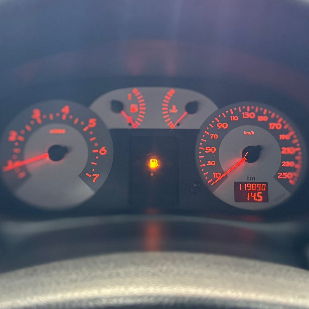 Renault Clio Sedan Expression 1.6 Flex (Impecável – Completo)