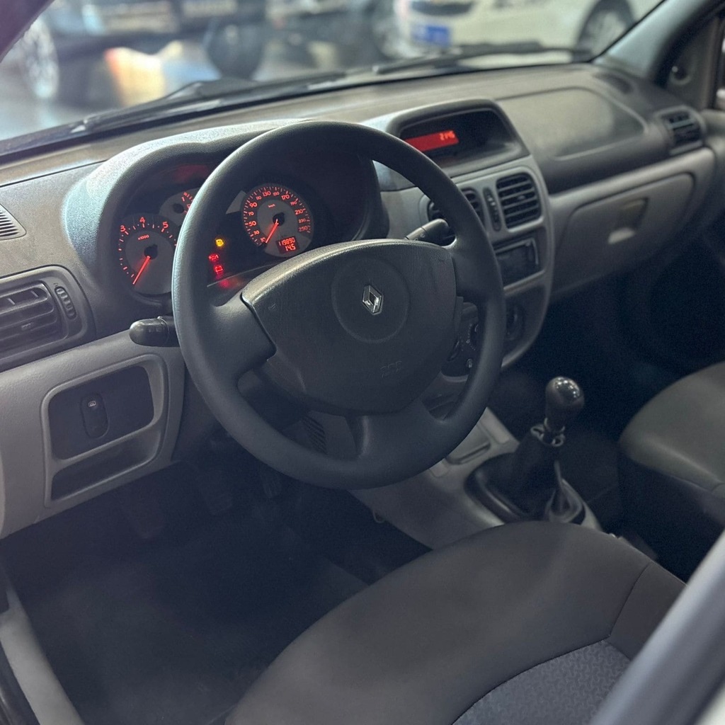 Renault Clio Sedan Expression 1.6 Flex (Impecável – Completo)