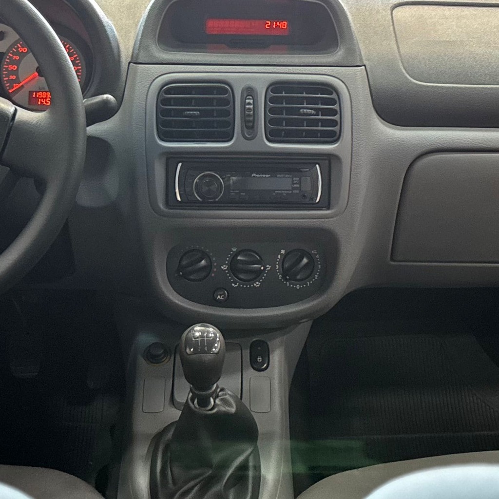 Renault Clio Sedan Expression 1.6 Flex (Impecável – Completo)
