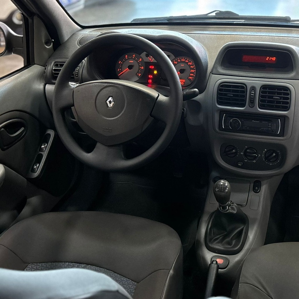 Renault Clio Sedan Expression 1.6 Flex (Impecável – Completo)
