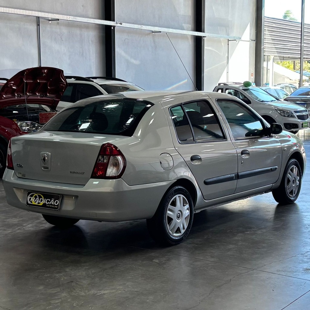 Renault Clio Sedan Expression 1.6 Flex (Impecável – Completo)