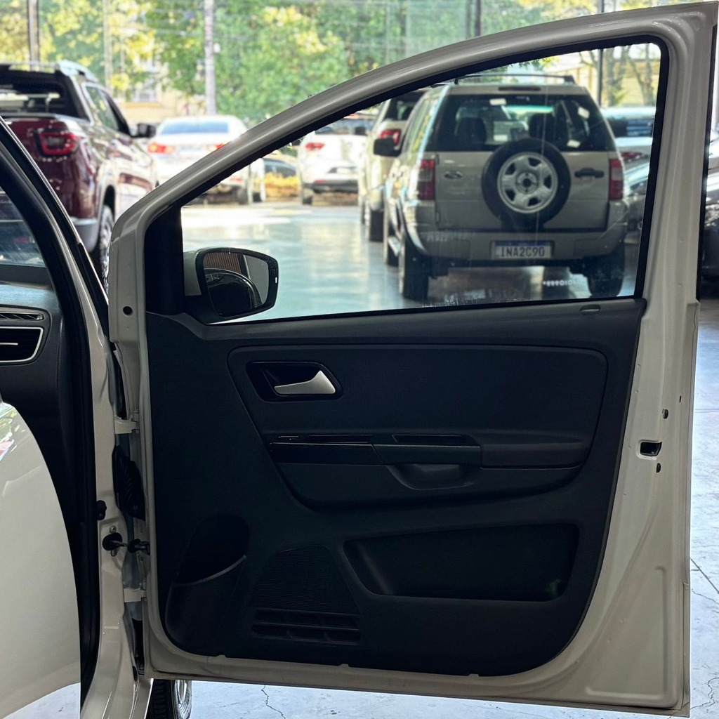 Volkswagen Fox 1.6 MI 8v Flex (Impecável – Completo – Manual)