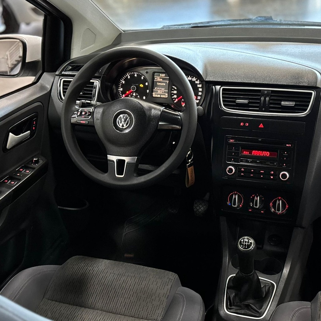 Volkswagen Fox 1.6 MI 8v Flex (Impecável – Completo – Manual)