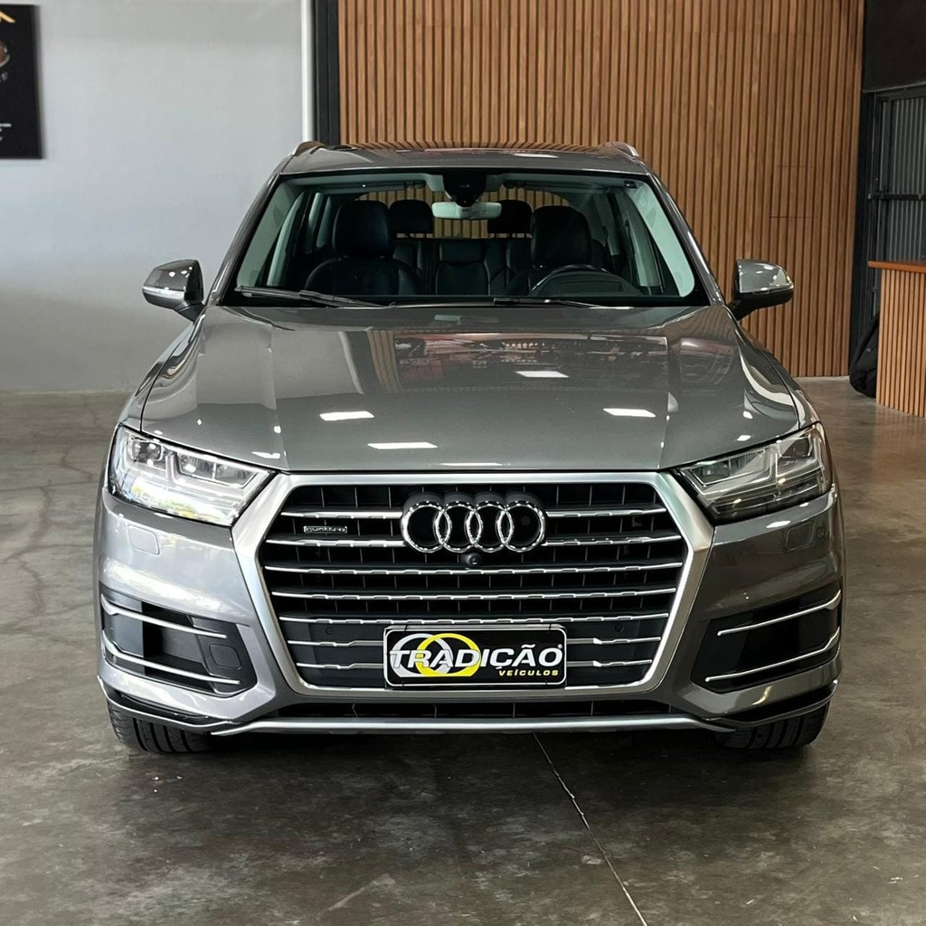 Audi Q7 Ambition Quattro TFSi 3.0 V6  7 Lugares (Impecável – Revisões na Concessionária)