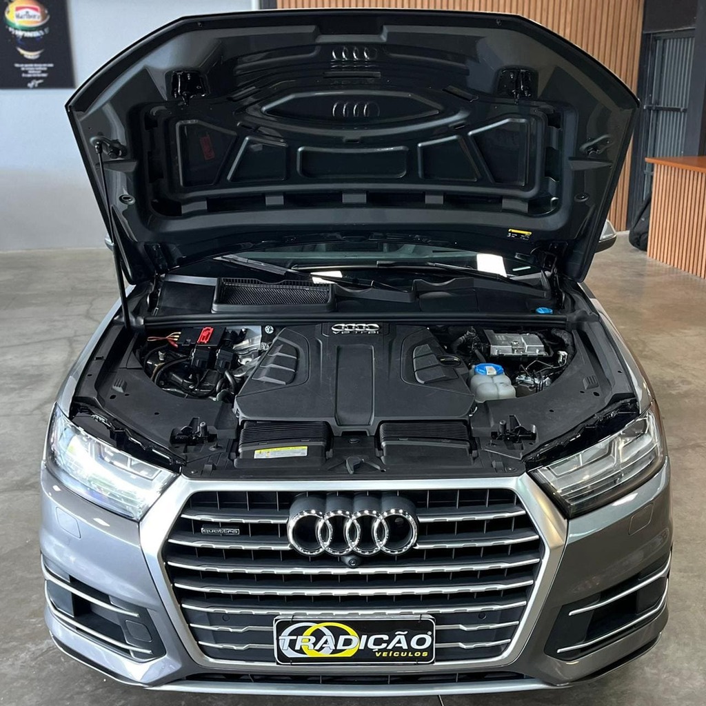 Audi Q7 Ambition Quattro TFSi 3.0 V6  7 Lugares (Impecável – Revisões na Concessionária)