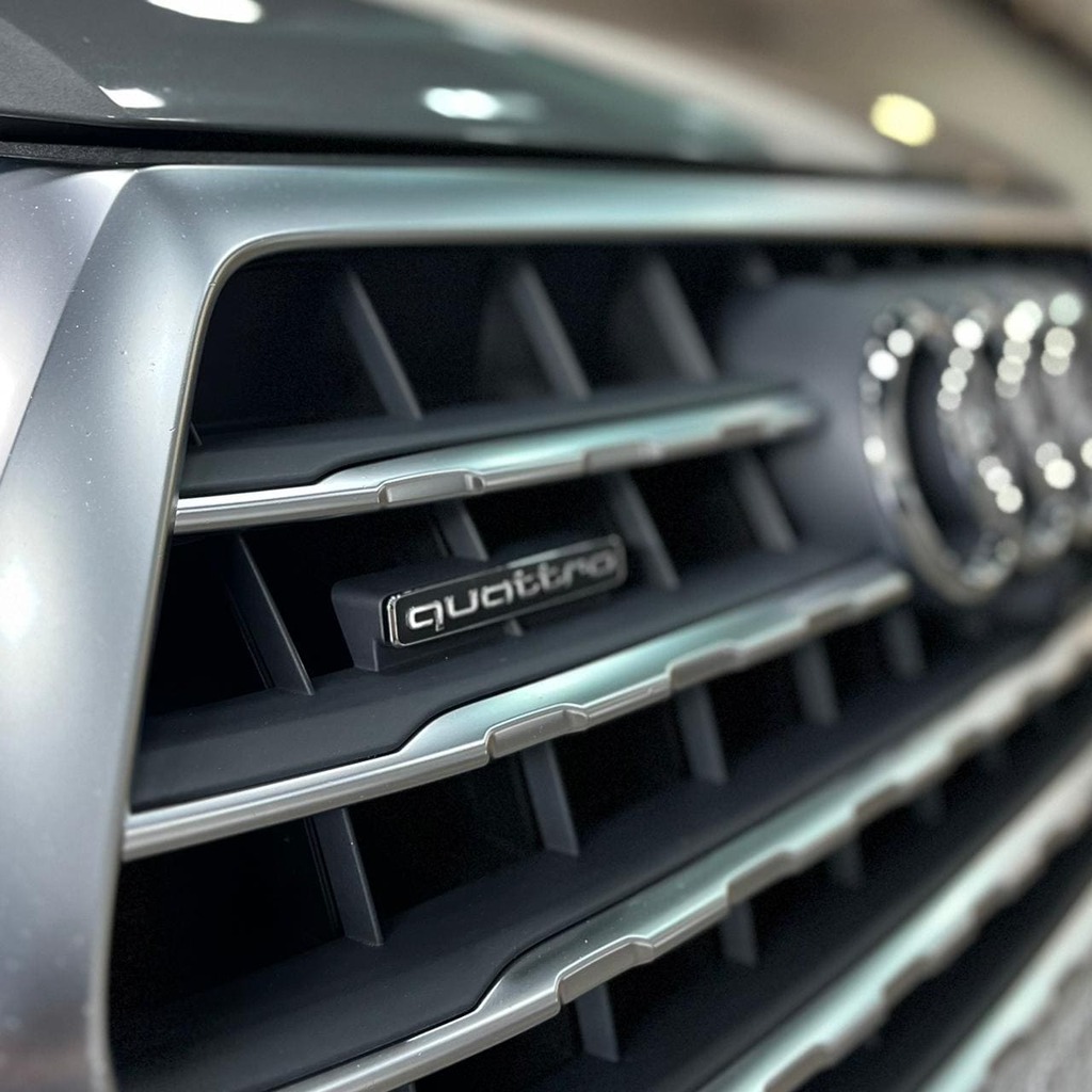 Audi Q7 Ambition Quattro TFSi 3.0 V6  7 Lugares (Impecável – Revisões na Concessionária)