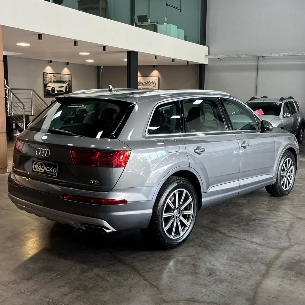 Audi Q7 Ambition Quattro TFSi 3.0 V6  7 Lugares (Impecável – Revisões na Concessionária)