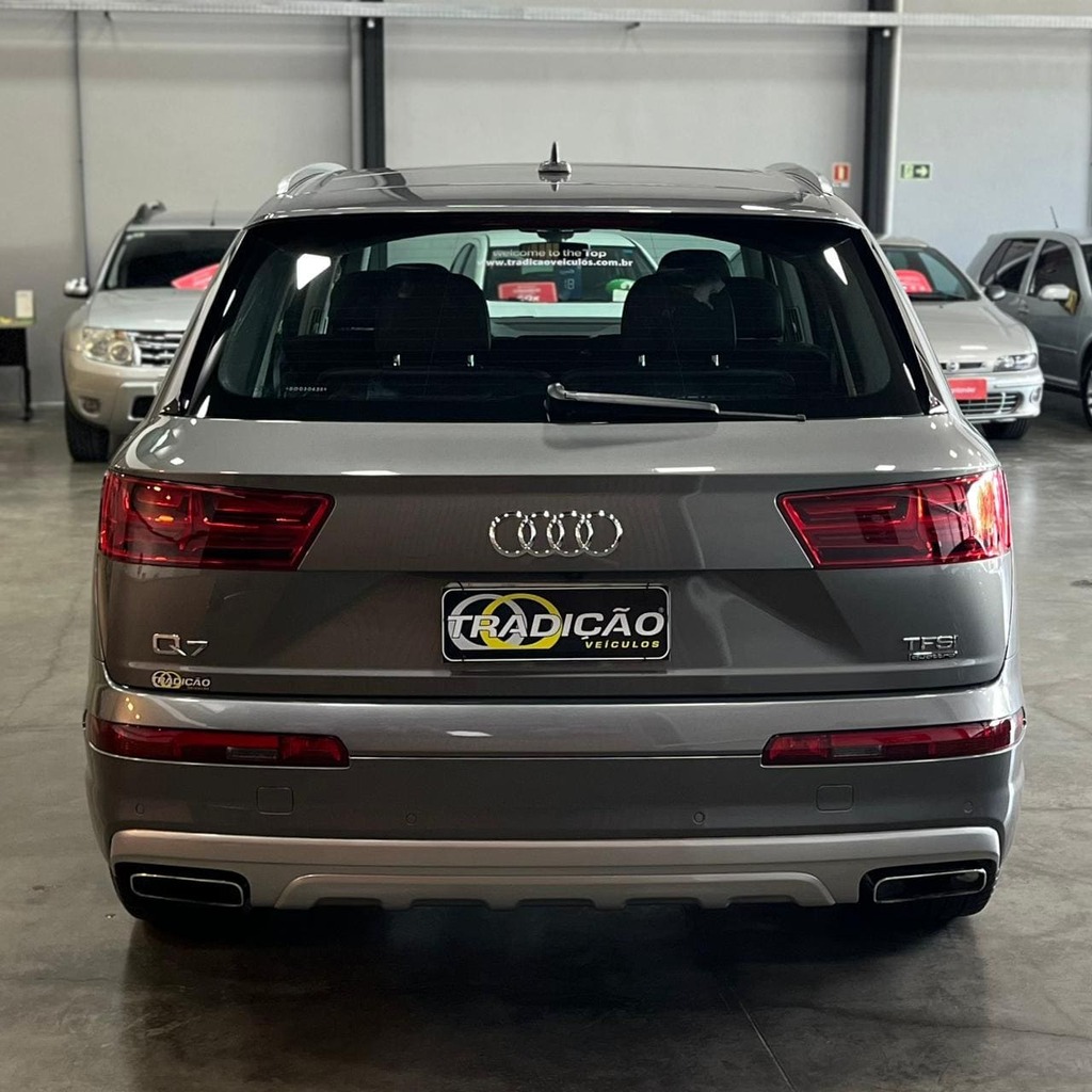 Audi Q7 Ambition Quattro TFSi 3.0 V6  7 Lugares (Impecável – Revisões na Concessionária)