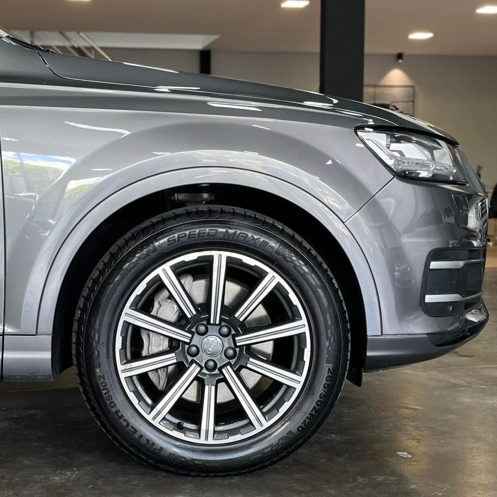 Audi Q7 Ambition Quattro TFSi 3.0 V6  7 Lugares (Impecável – Revisões na Concessionária)