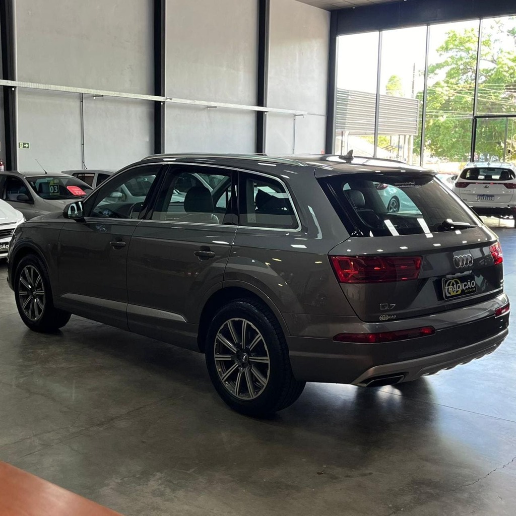 Audi Q7 Ambition Quattro TFSi 3.0 V6  7 Lugares (Impecável – Revisões na Concessionária)