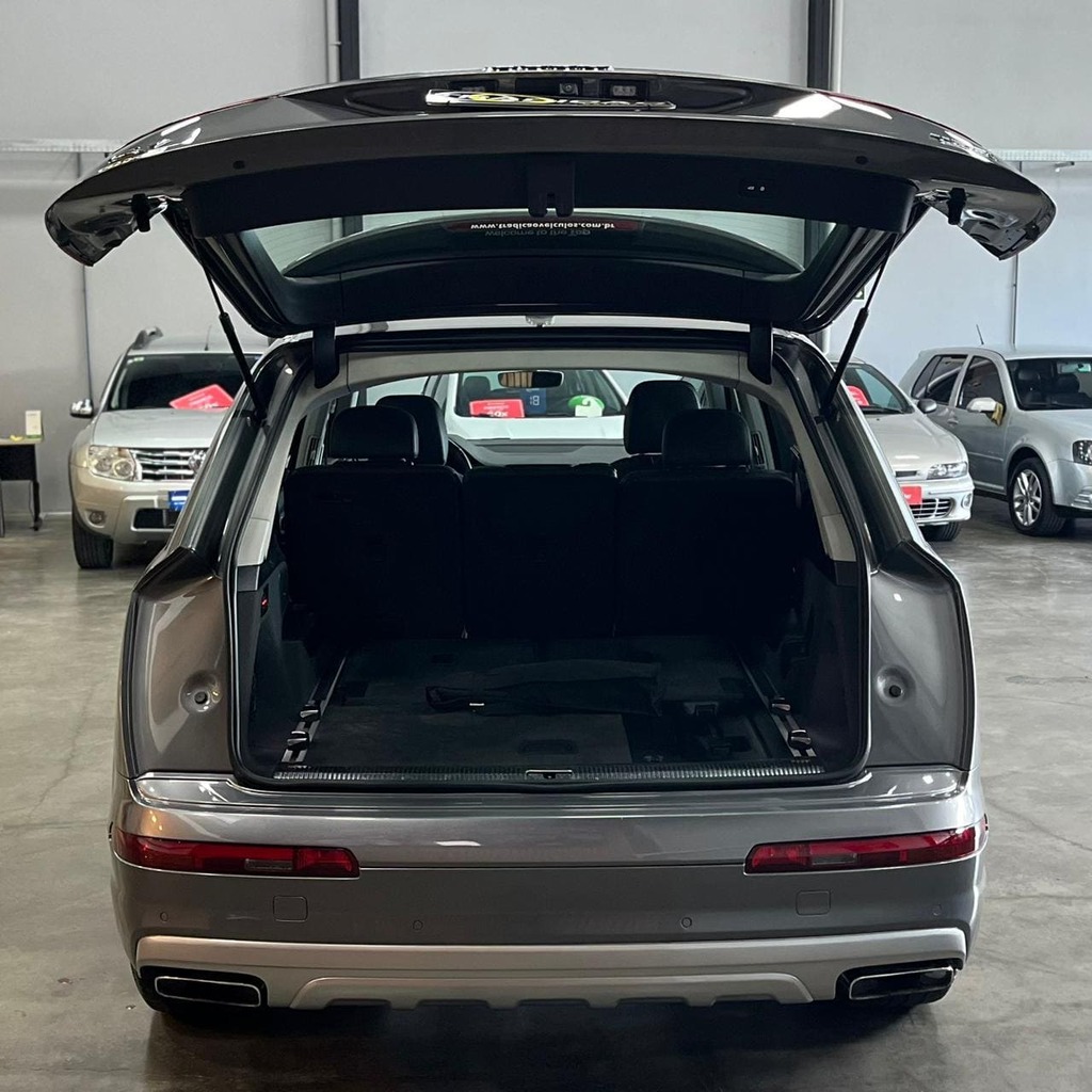 Audi Q7 Ambition Quattro TFSi 3.0 V6  7 Lugares (Impecável – Revisões na Concessionária)