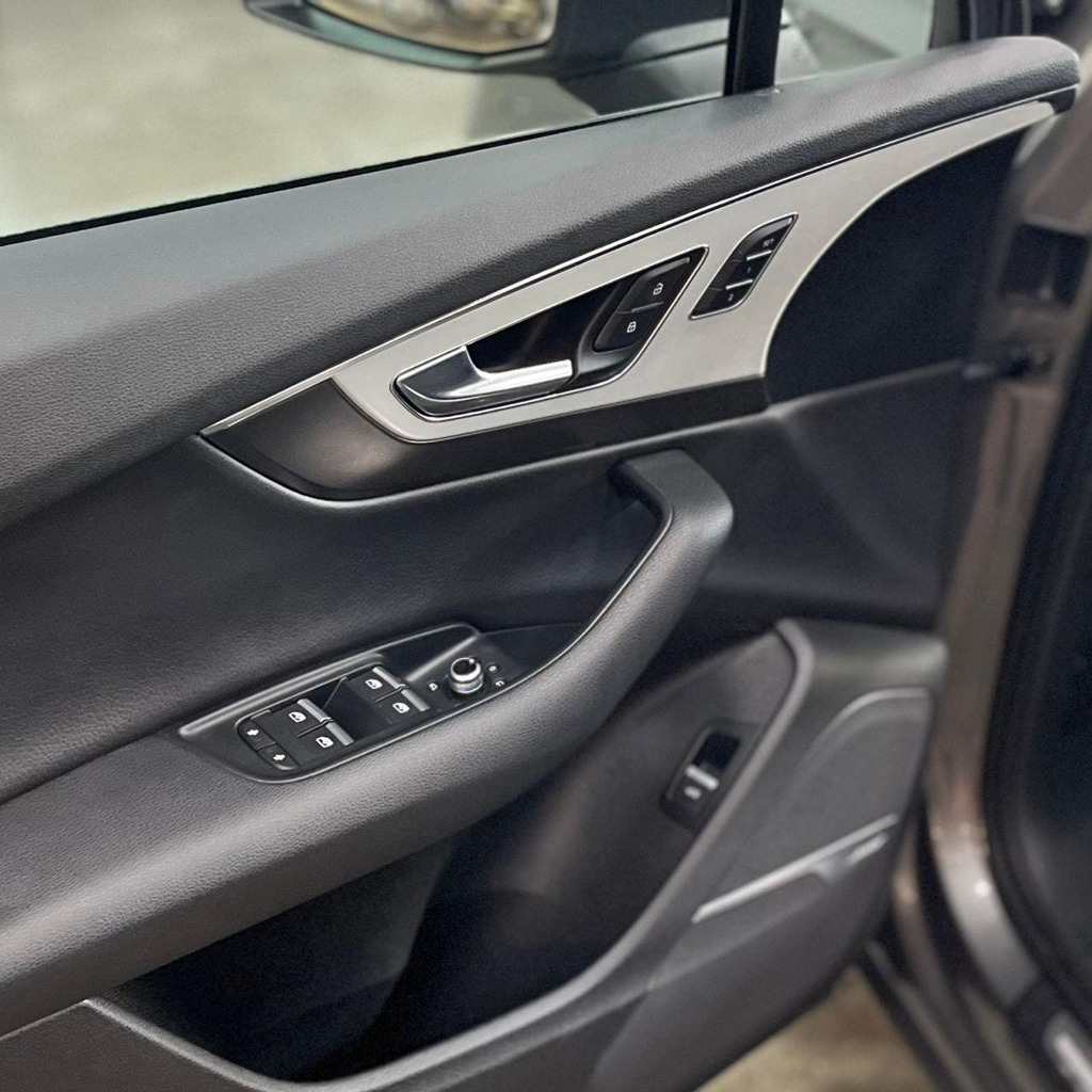 Audi Q7 Ambition Quattro TFSi 3.0 V6  7 Lugares (Impecável – Revisões na Concessionária)