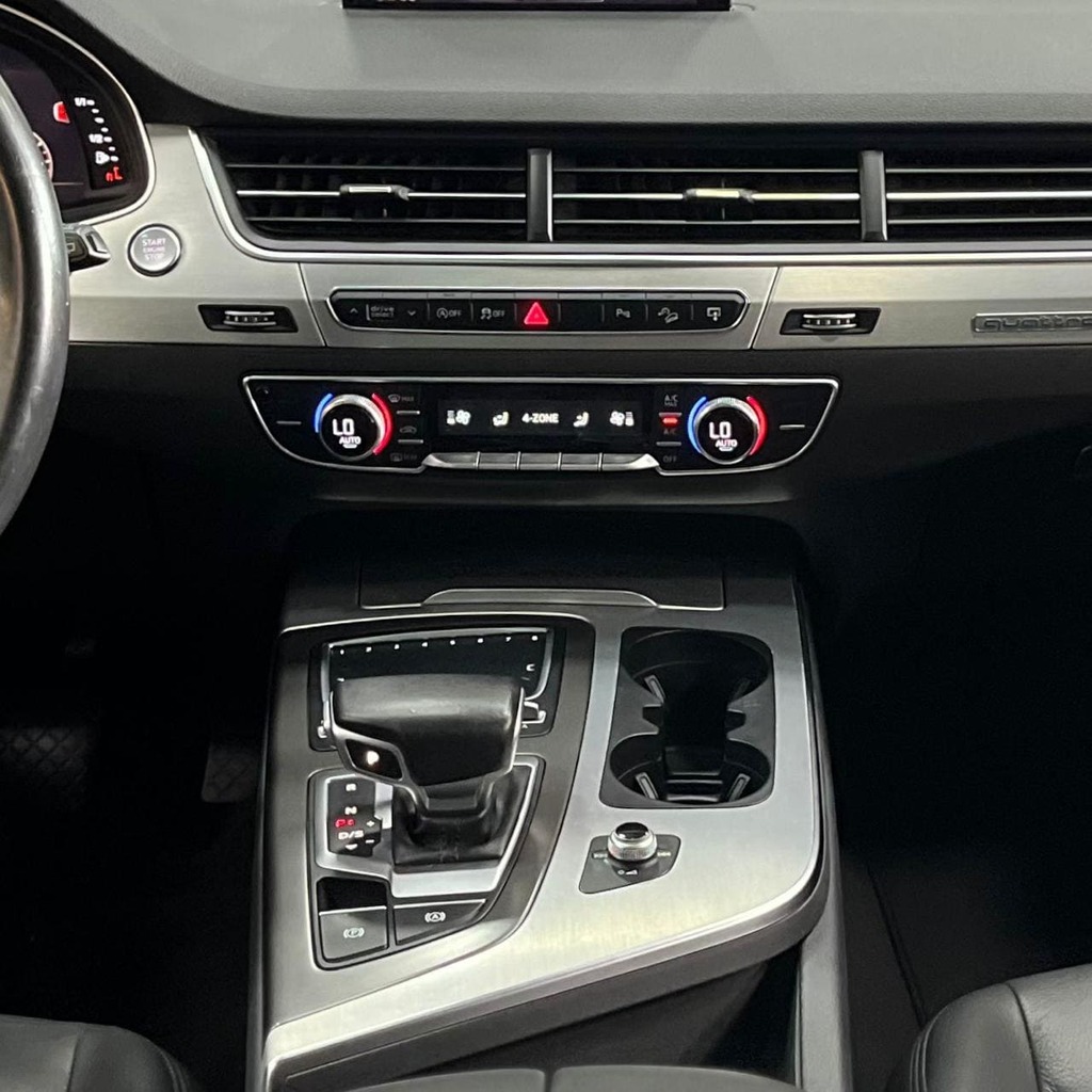 Audi Q7 Ambition Quattro TFSi 3.0 V6  7 Lugares (Impecável – Revisões na Concessionária)