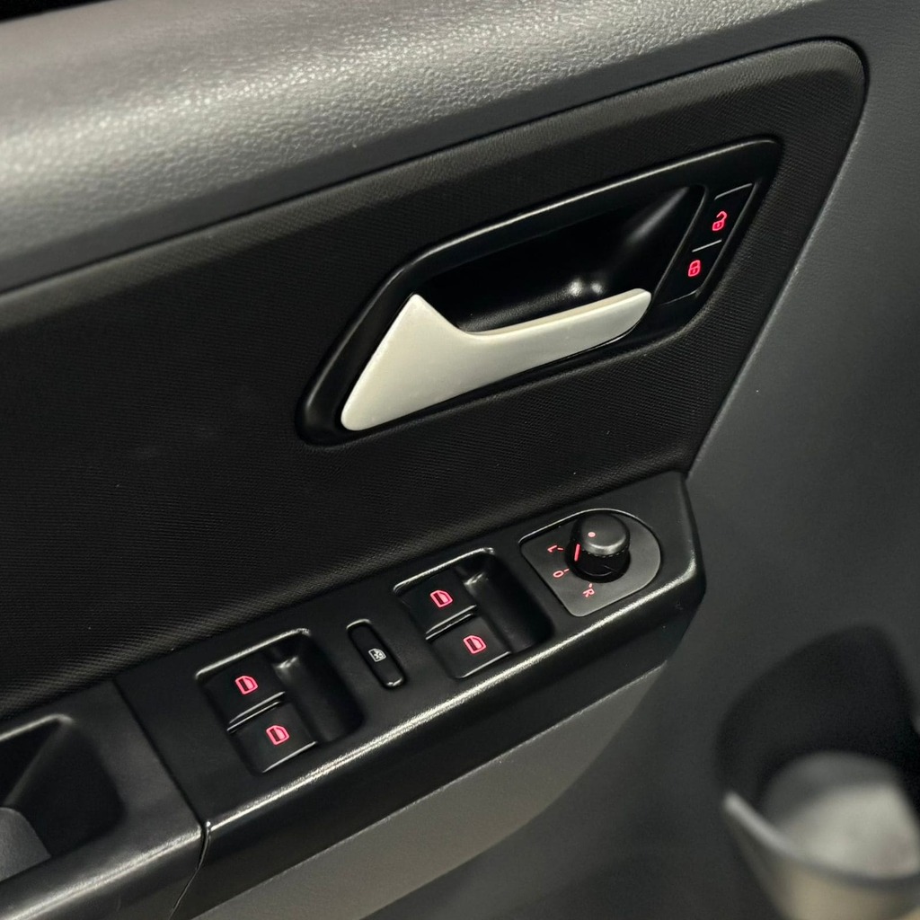 Volkswagen Fox Connect Manual 5M 1.6 Flex (Impecável – Completo)