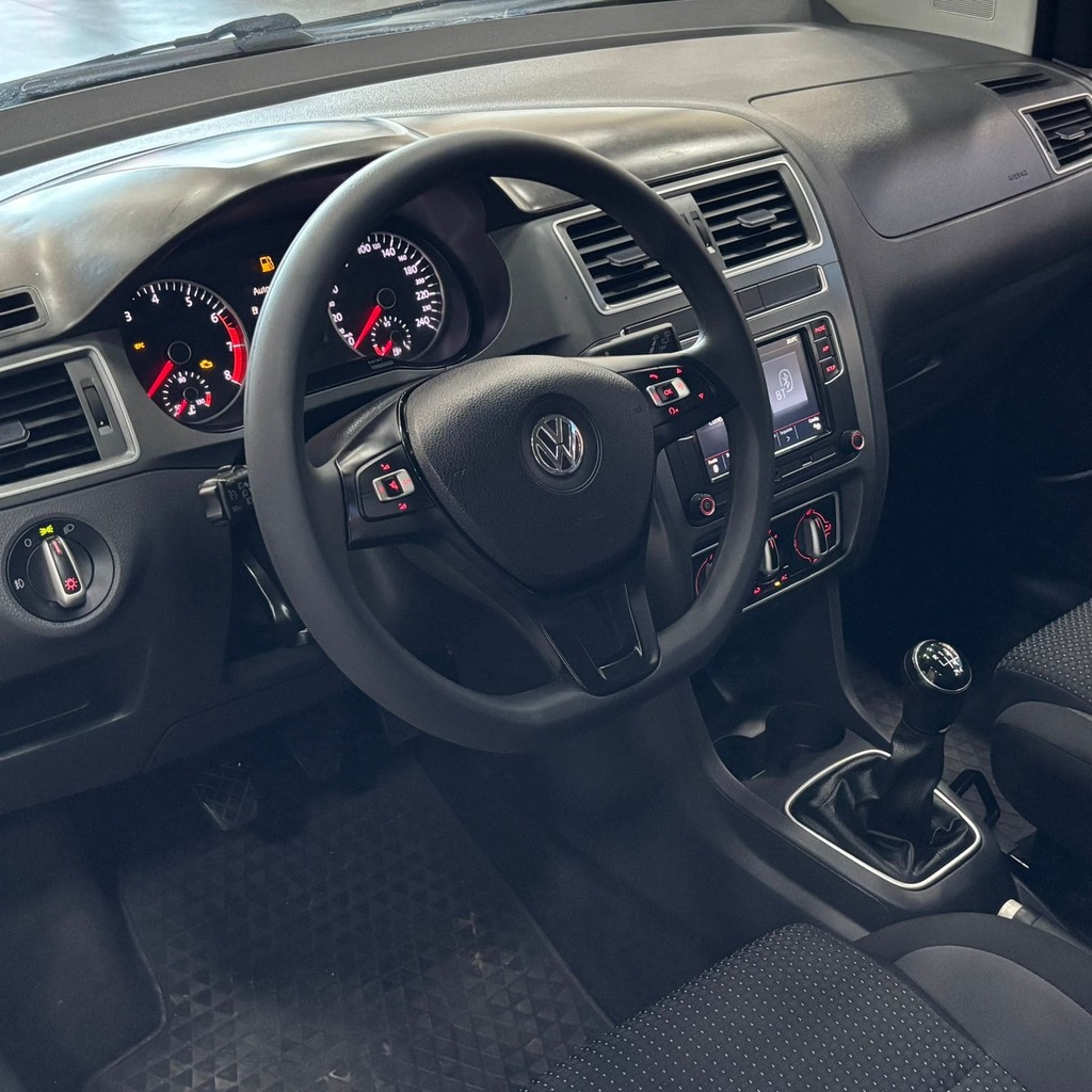 Volkswagen Fox Connect Manual 5M 1.6 Flex (Impecável – Completo)