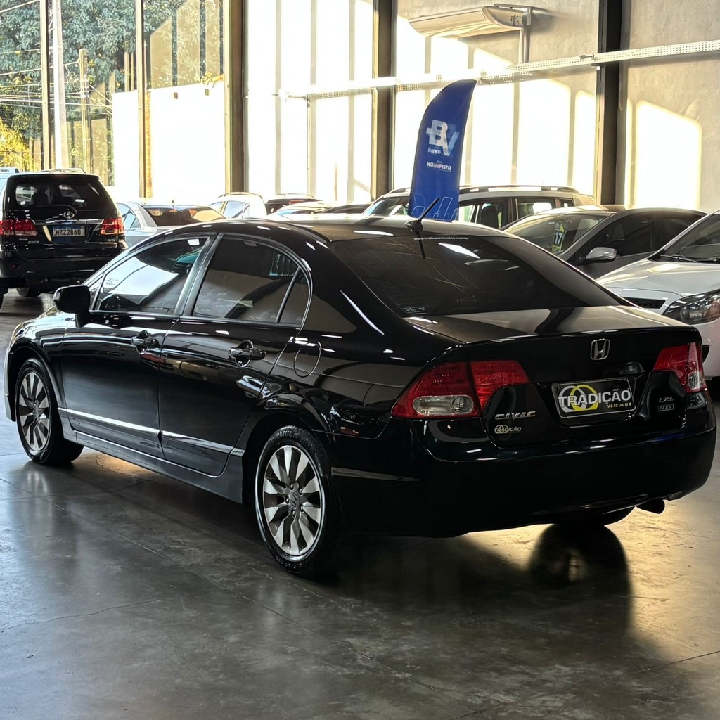 Honda Civic Lxl 1.8 Flex (Impecável – Bancos em Couro – Automático)