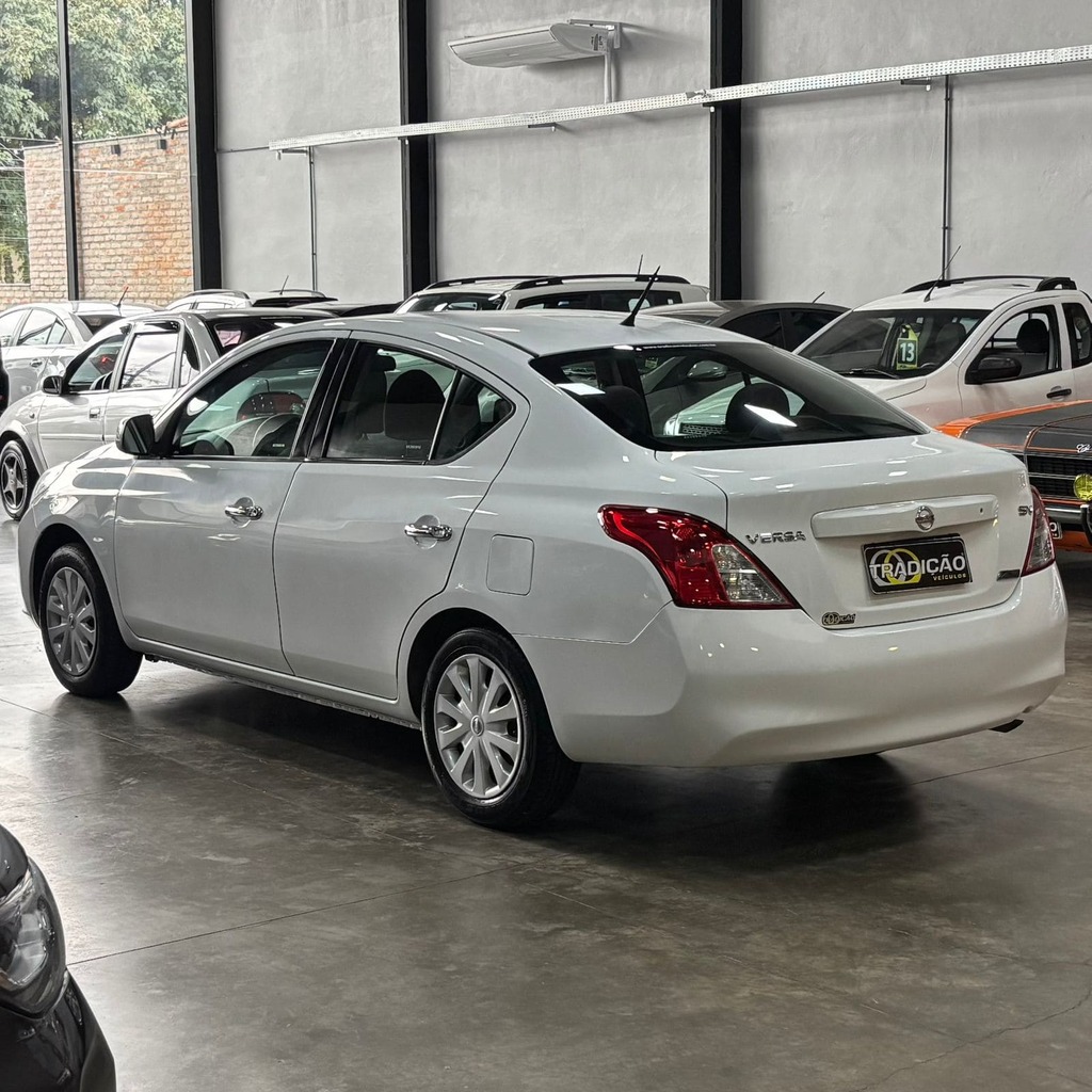 Nissan Versa SV 1.6 Flex (Completo – Manual – Impecável)