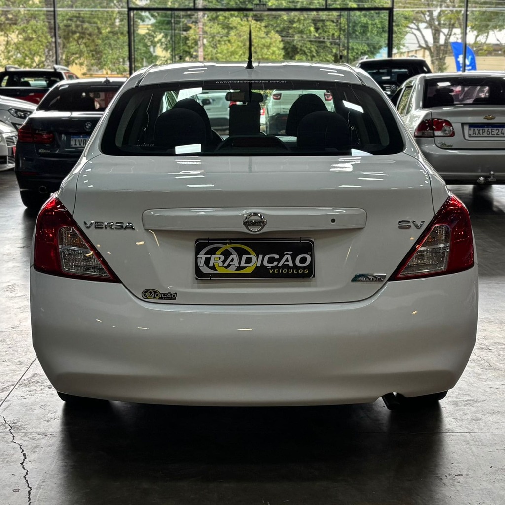 Nissan Versa SV 1.6 Flex (Completo – Manual – Impecável)