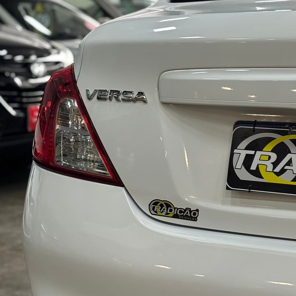 Nissan Versa SV 1.6 Flex (Completo – Manual – Impecável)