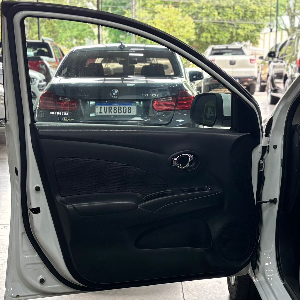 Nissan Versa SV 1.6 Flex (Completo – Manual – Impecável)