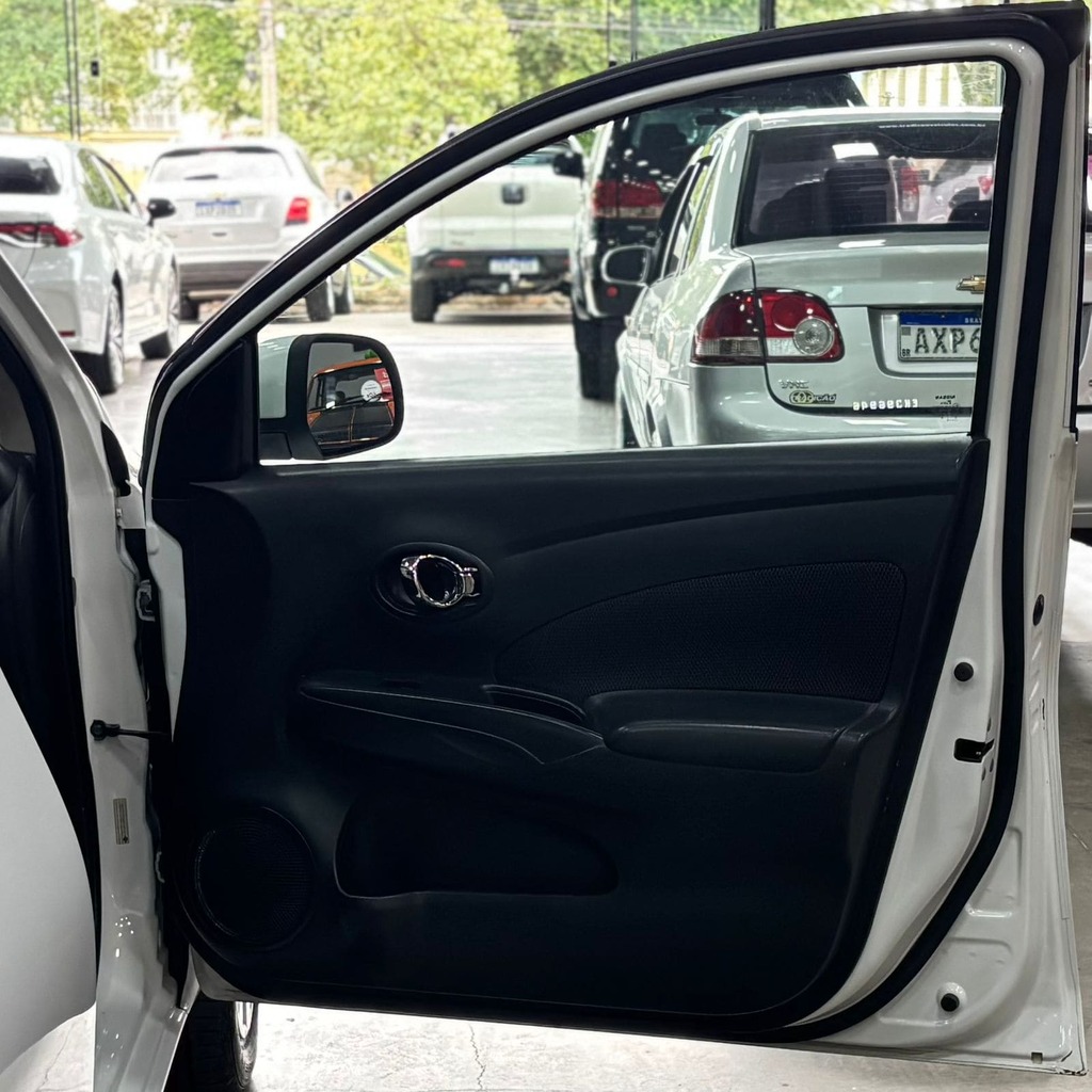 Nissan Versa SV 1.6 Flex (Completo – Manual – Impecável)
