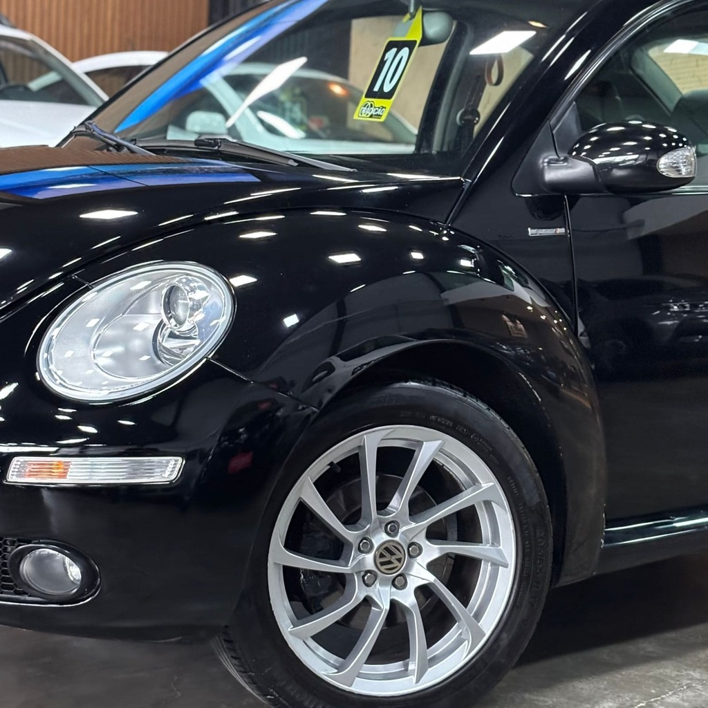 Volkswagen New Beetle 2.0 Gasolina (Câmbio Manual – Teto Solar – Bancos em Couro)