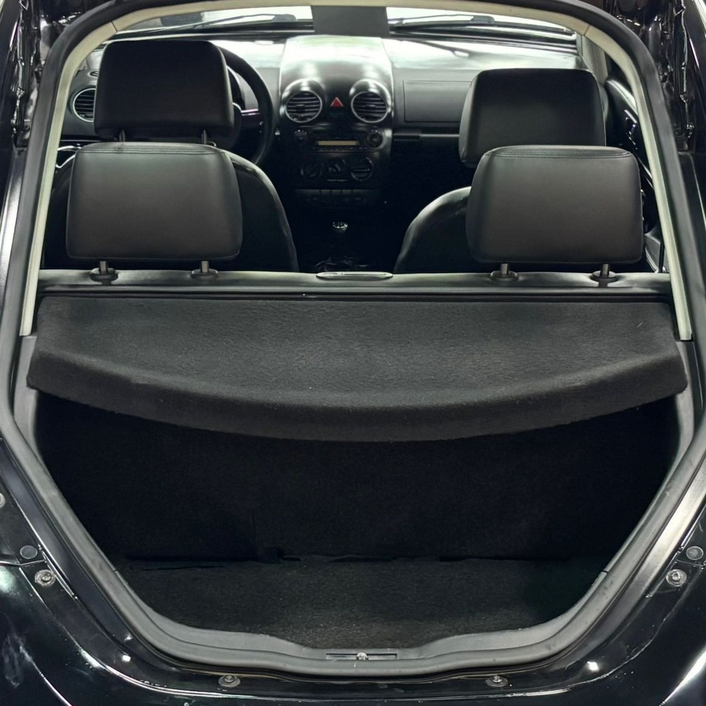 Volkswagen New Beetle 2.0 Gasolina (Câmbio Manual – Teto Solar – Bancos em Couro)