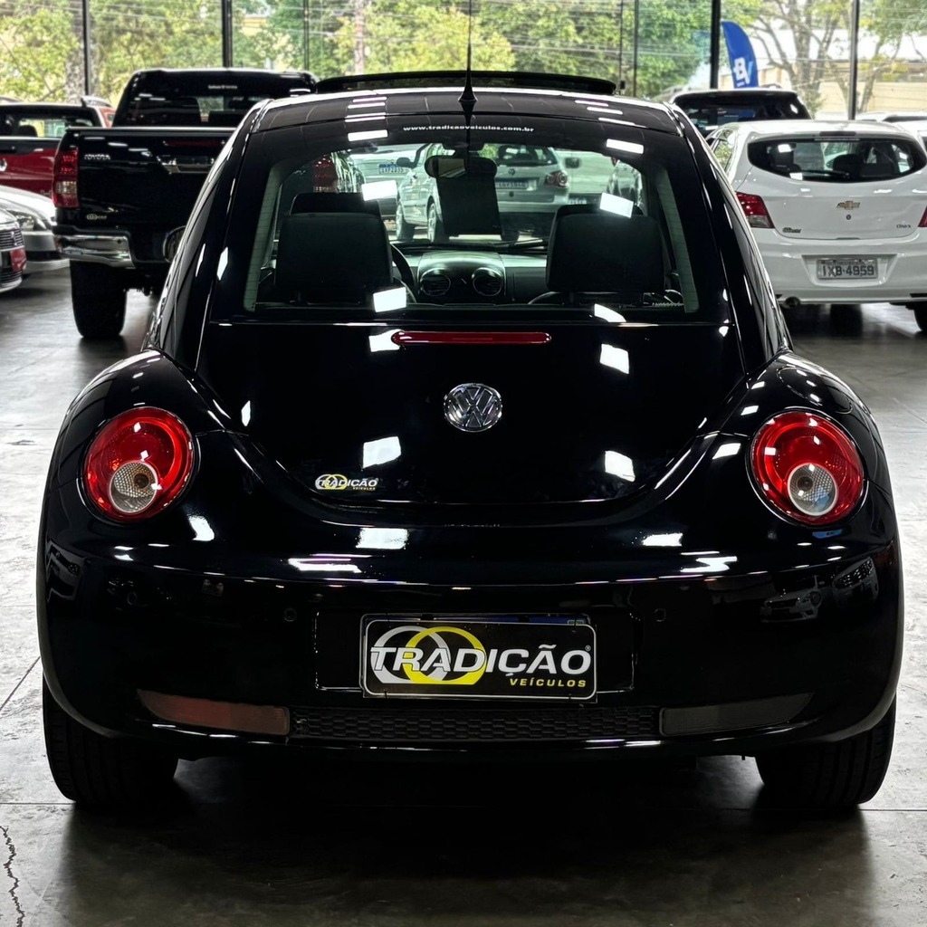 Volkswagen New Beetle 2.0 Gasolina (Câmbio Manual – Teto Solar – Bancos em Couro)