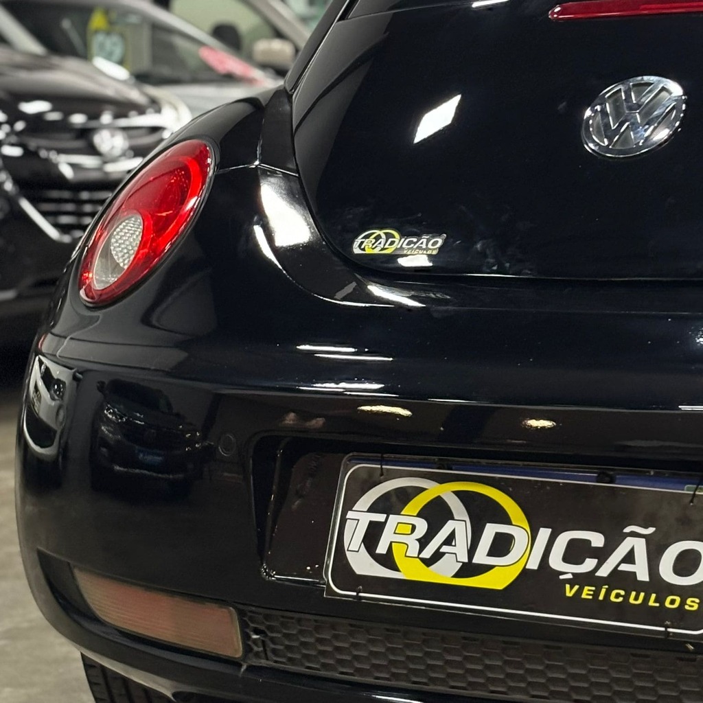 Volkswagen New Beetle 2.0 Gasolina (Câmbio Manual – Teto Solar – Bancos em Couro)