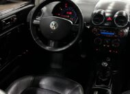 Volkswagen New Beetle 2.0 Gasolina (Câmbio Manual – Teto Solar – Bancos em Couro)