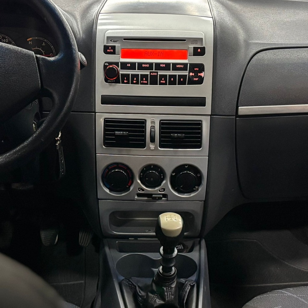 Fiat Siena ELX 1.4 Fire Flex 4P (Completo – Manual 5M – Impecável)