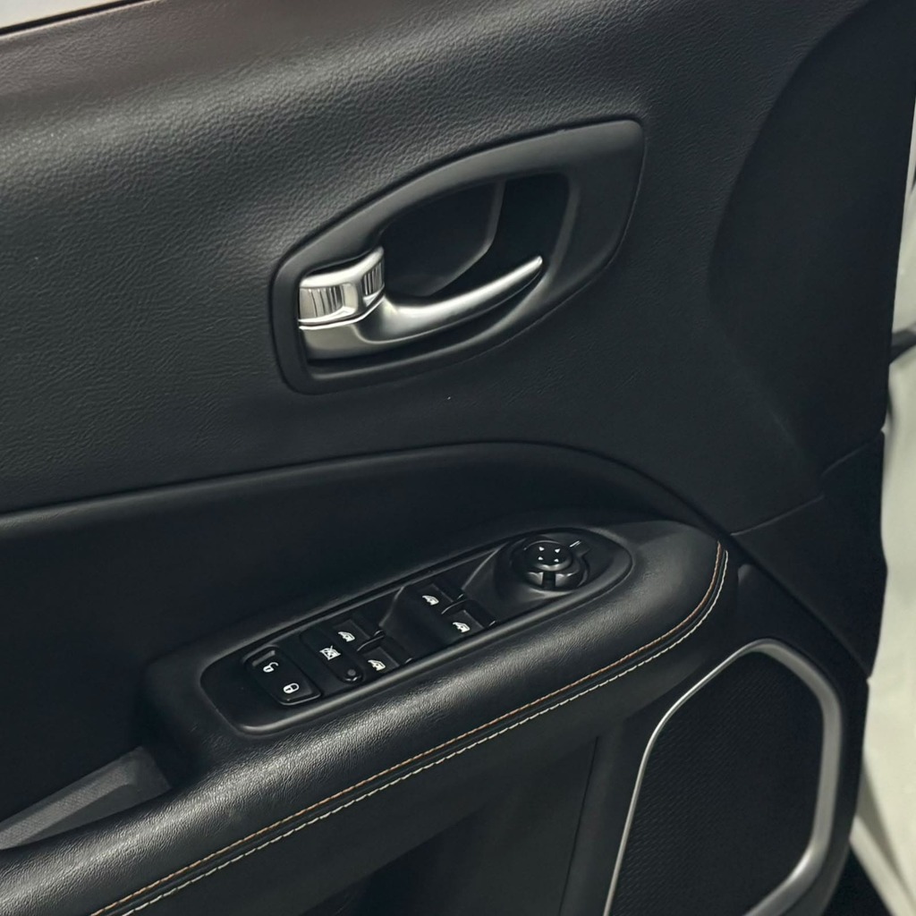Jeep Compass Longitude 2.0 Diesel 4×4 (Impecável – Automática – Bancos em Couro)