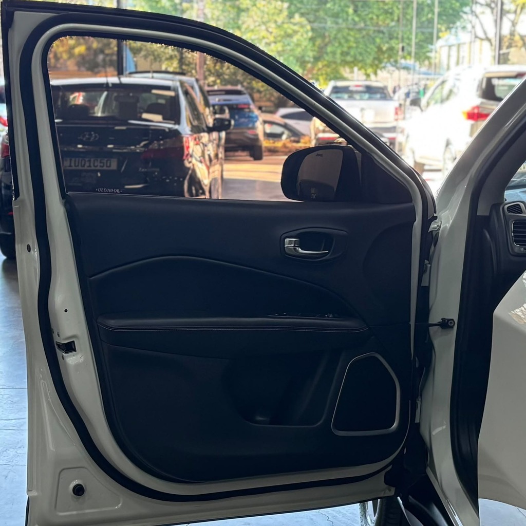 Jeep Compass Longitude 2.0 Diesel 4×4 (Impecável – Automática – Bancos em Couro)