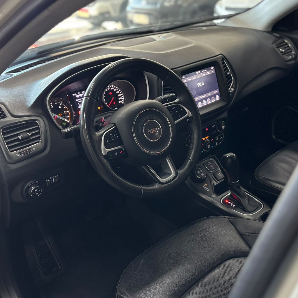Jeep Compass Longitude 2.0 Diesel 4×4 (Impecável – Automática – Bancos em Couro)