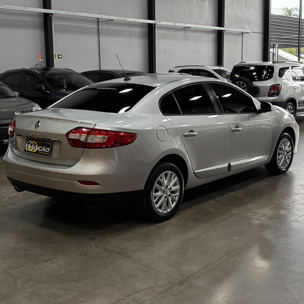 Renault Fluence Dynamique Plus 2.0 Flex Cvt (Impecável – Automático – Bancos em couro)