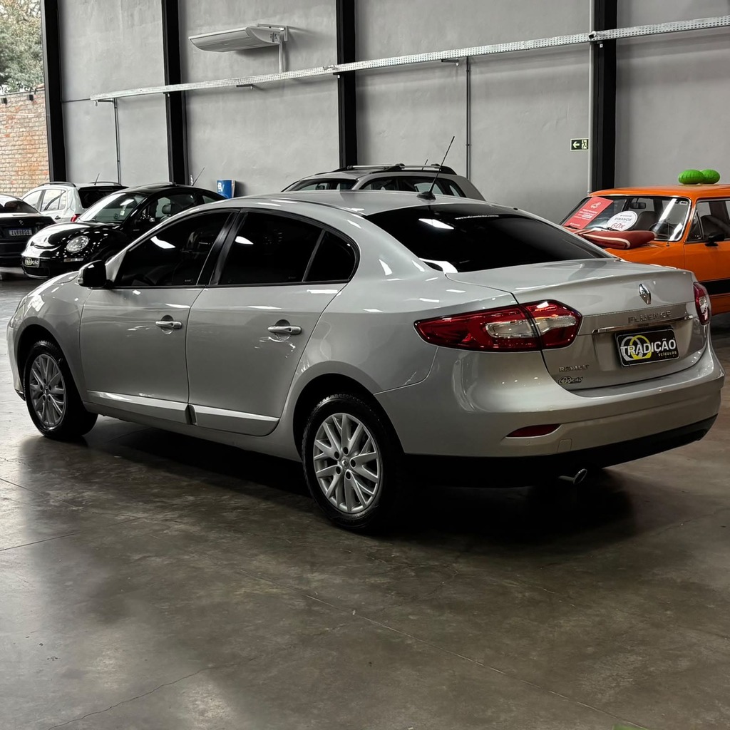 Renault Fluence Dynamique Plus 2.0 Flex Cvt (Impecável – Automático – Bancos em couro)