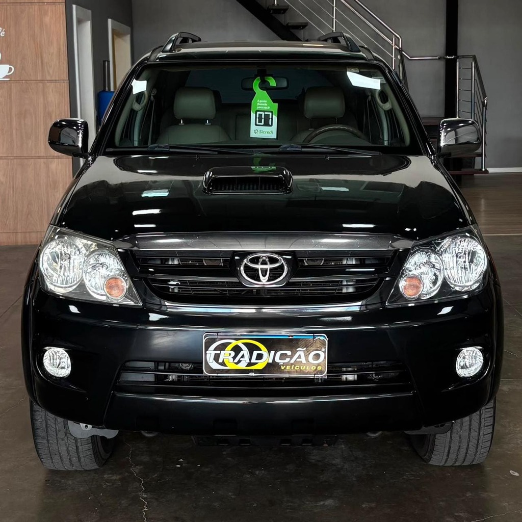 Toyota Hilux Sw4 Srv 3.0 4×4 Diesel Aut (Impecável – 5 Lugares – Bancos em couro)