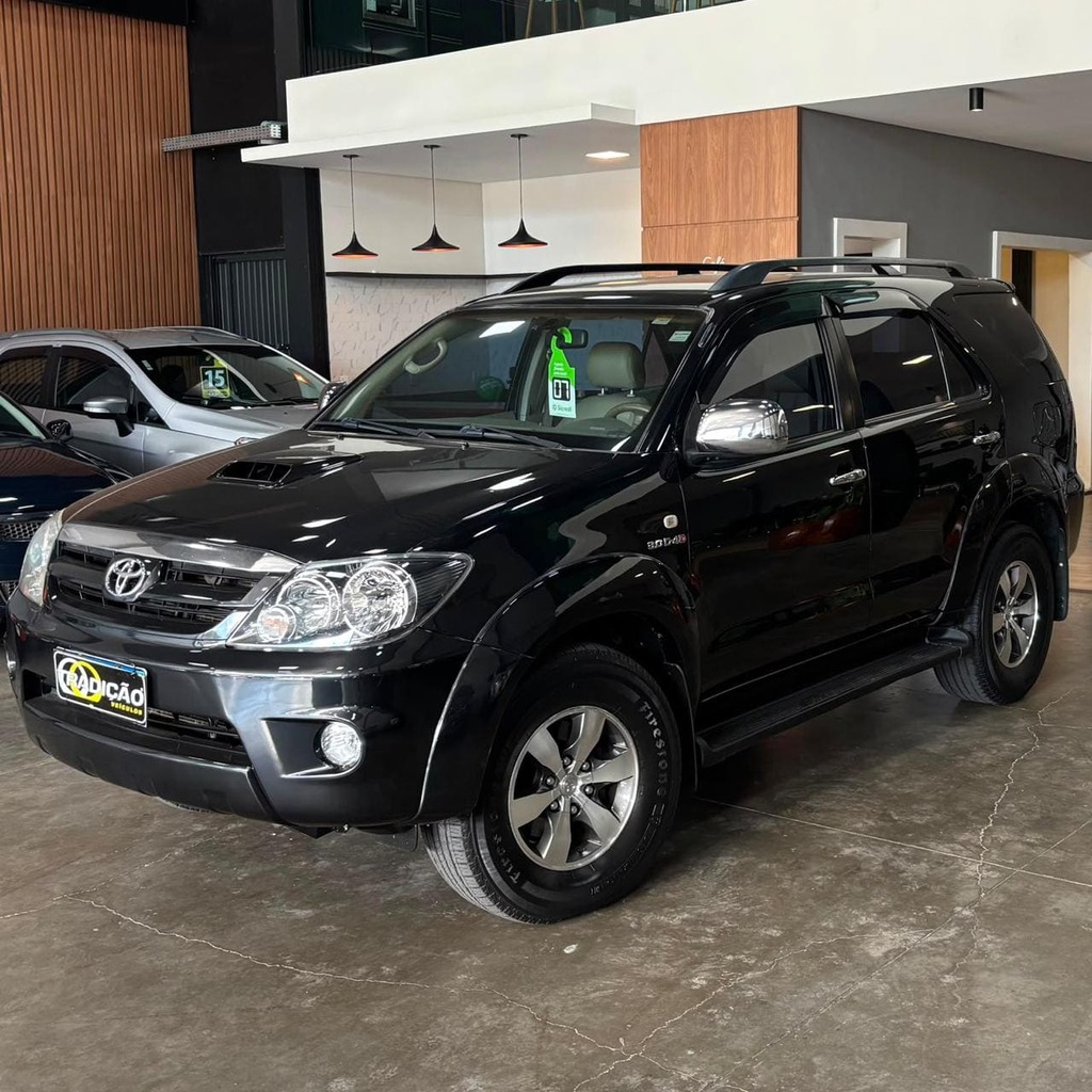 Toyota Hilux Sw4 Srv 3.0 4×4 Diesel Aut (Impecável – 5 Lugares – Bancos em couro)
